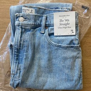 A&F ‘90s Straight Ultra High Rise jeans